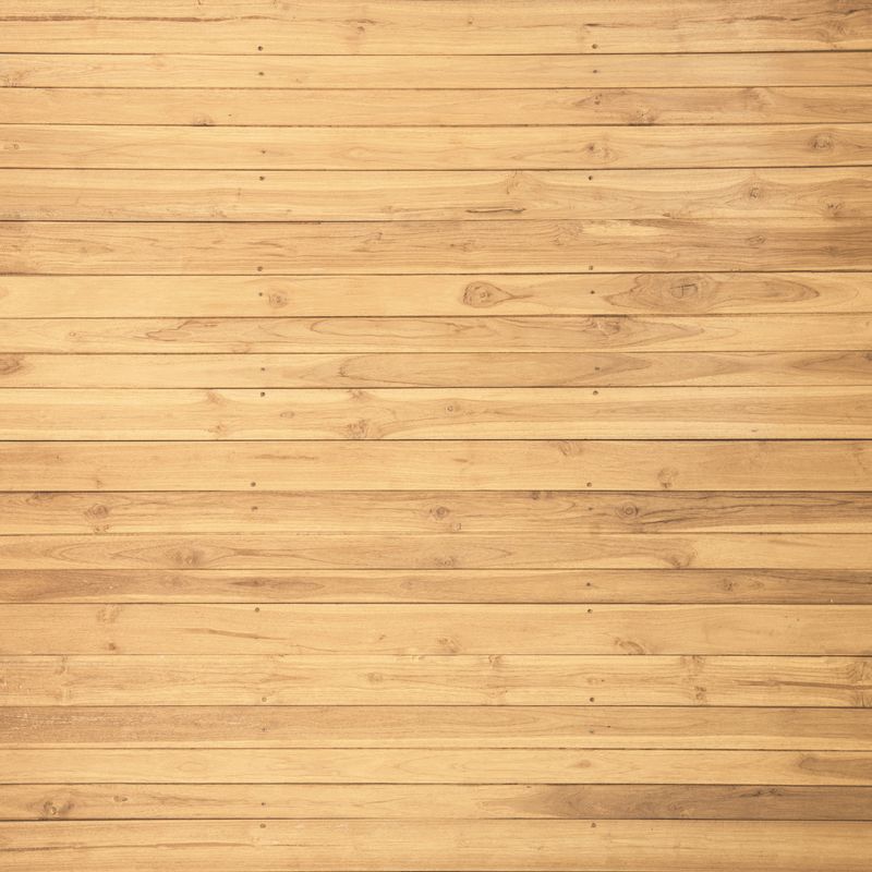 Primer plano de la veta y los nudos de un tablón de madera envejecida